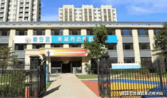 夜间动亮起构成“星光疗愈走廊”；